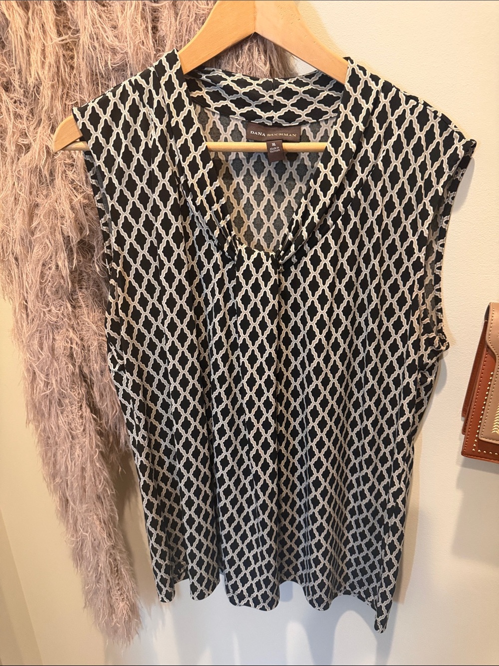 Dana Buchman Black and Cream Geometric Sleeveless Camisole